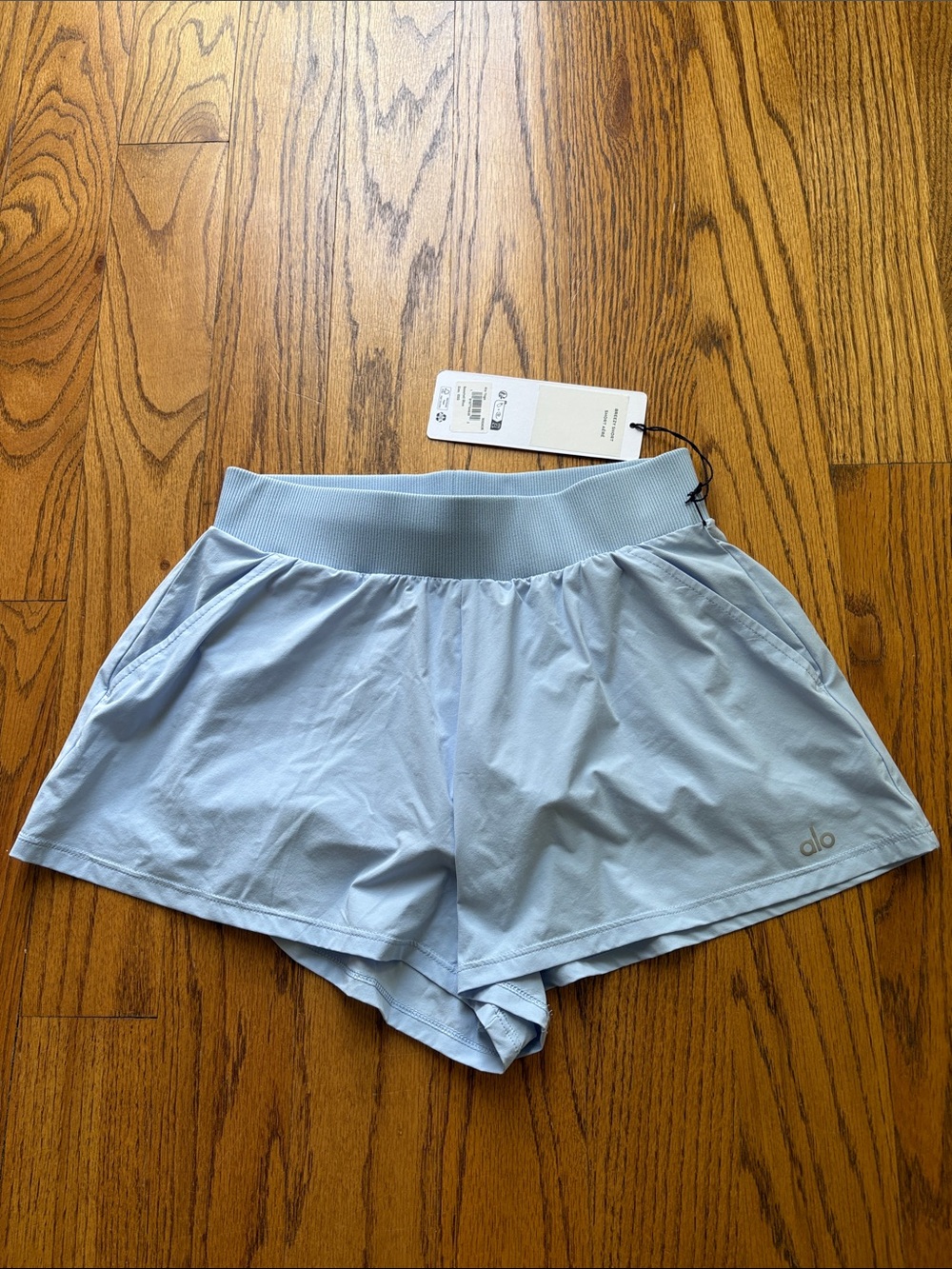 ALO Yoga shorts seashell blue 2 pockets XS  NWT